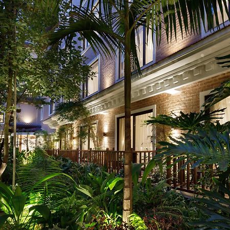 Hotel Thrive, A Tropical Courtyard Kathmandu Buitenkant foto