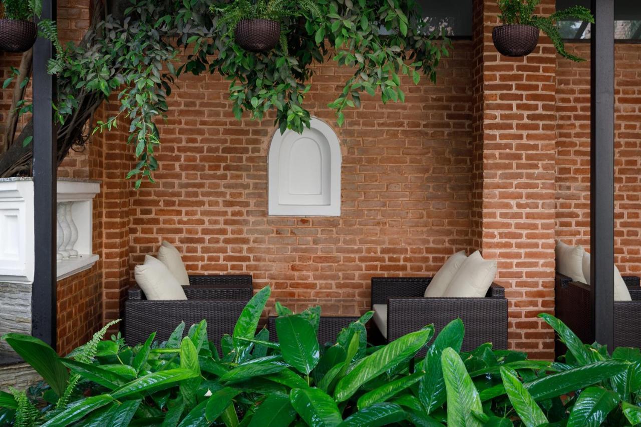 Hotel Thrive, A Tropical Courtyard Kathmandu Buitenkant foto
