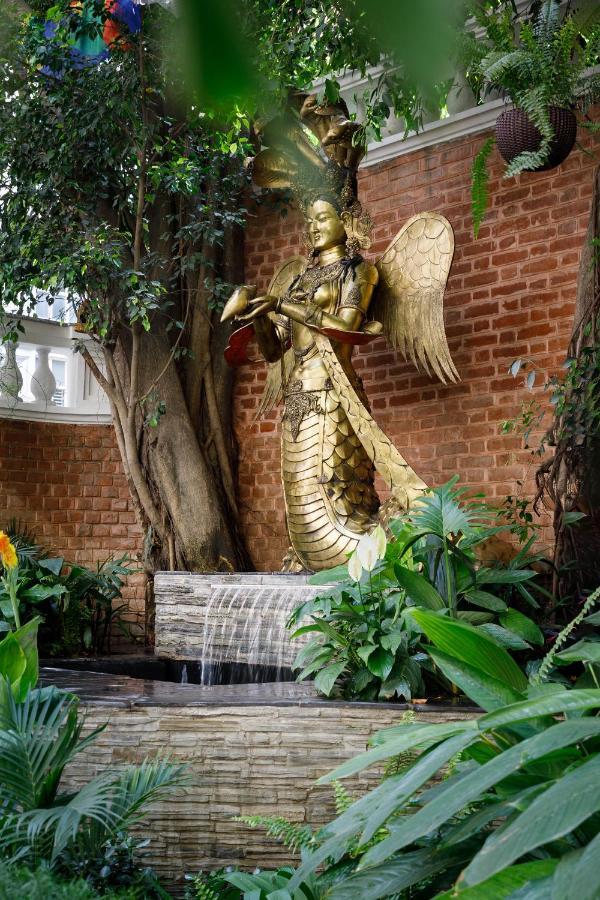 Hotel Thrive, A Tropical Courtyard Kathmandu Buitenkant foto