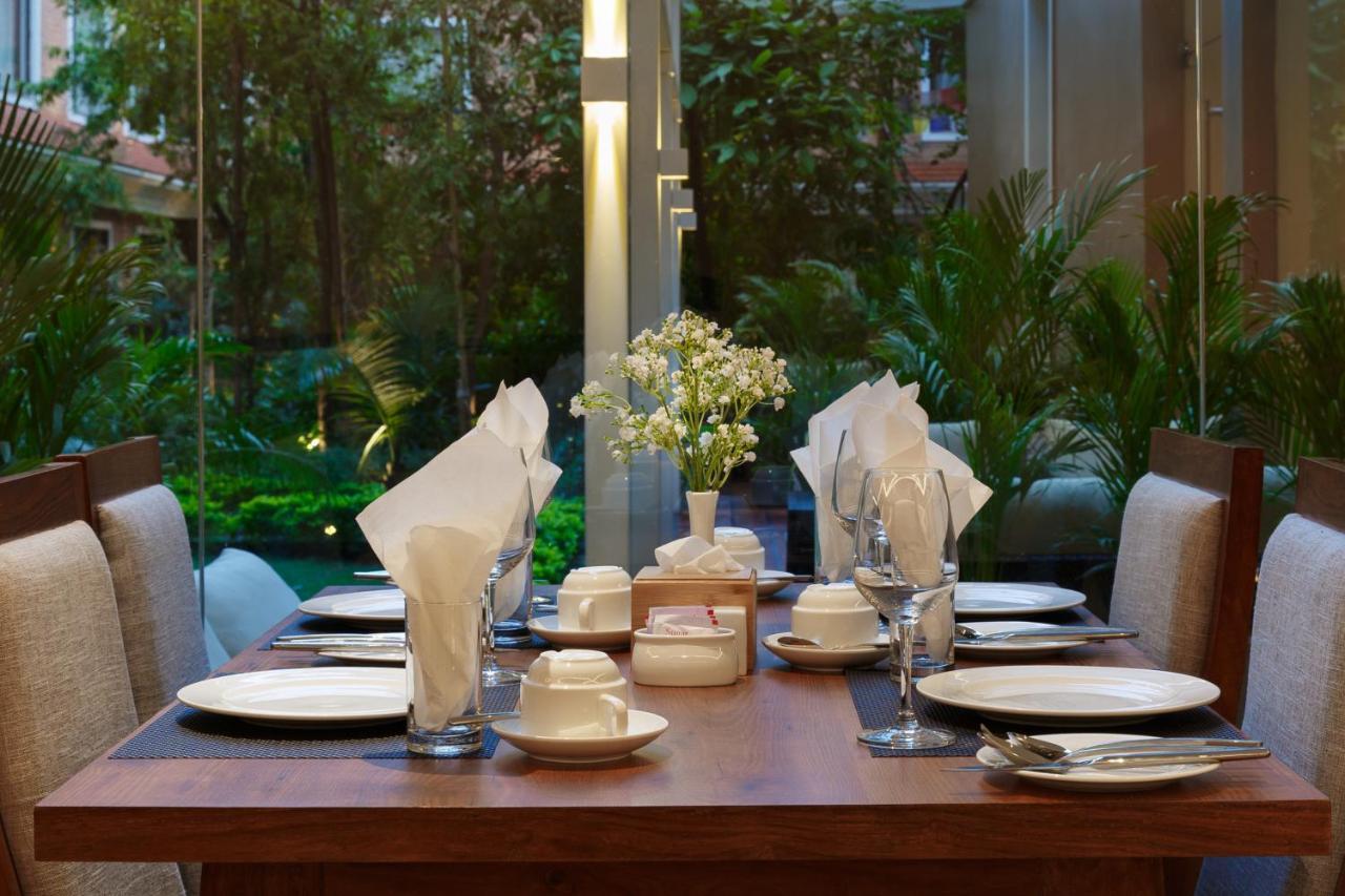 Hotel Thrive, A Tropical Courtyard Kathmandu Buitenkant foto