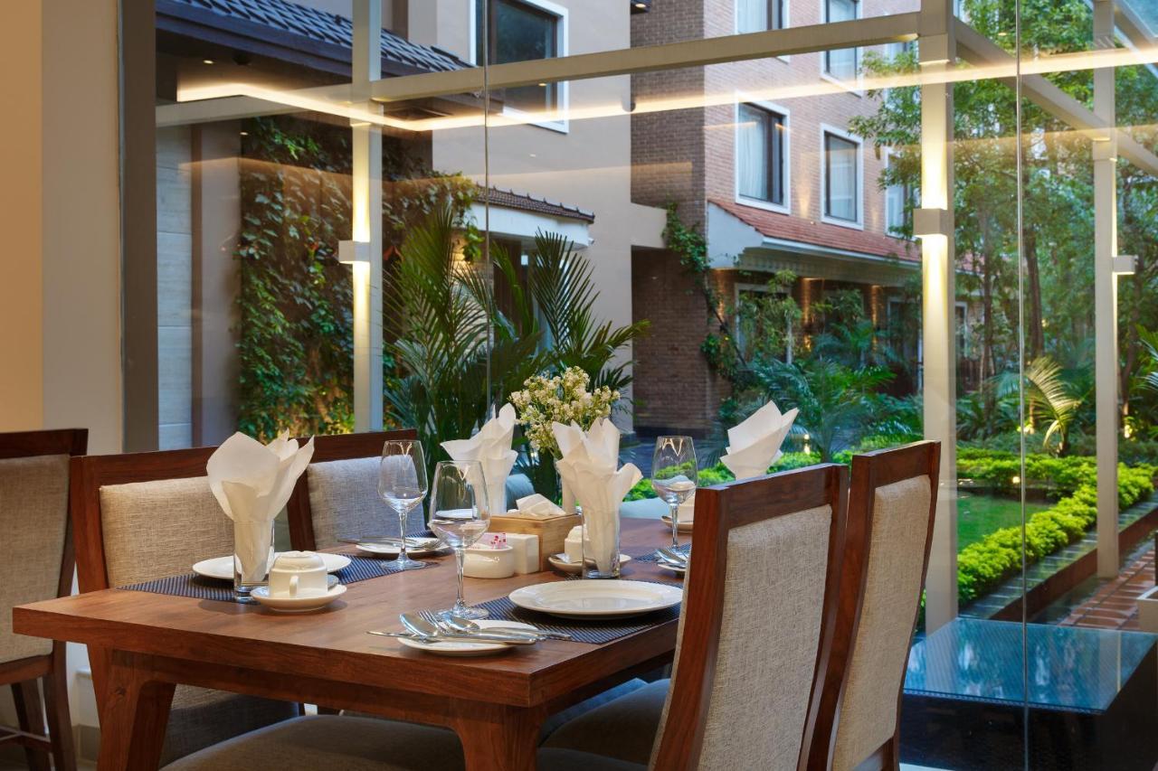 Hotel Thrive, A Tropical Courtyard Kathmandu Buitenkant foto