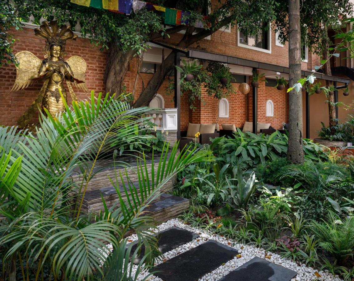 Hotel Thrive, A Tropical Courtyard Kathmandu Buitenkant foto