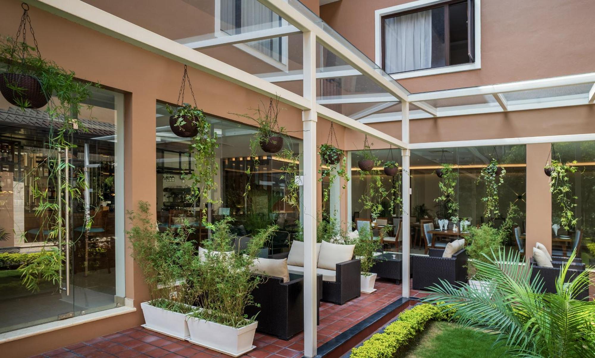 Hotel Thrive, A Tropical Courtyard Kathmandu Buitenkant foto