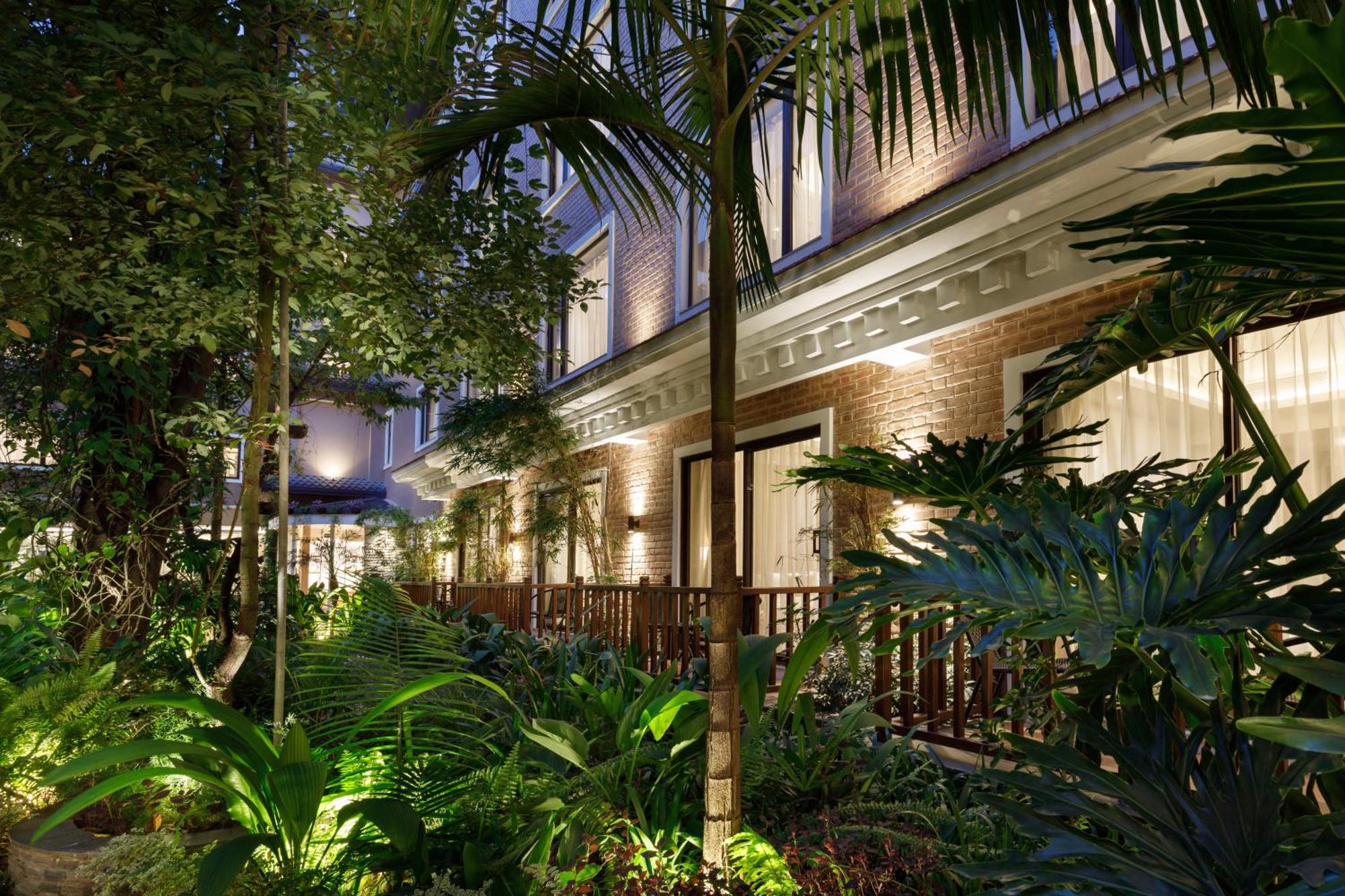 Hotel Thrive, A Tropical Courtyard Kathmandu Buitenkant foto